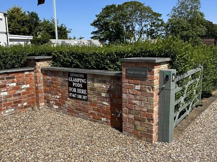 Luxury Glamping Pod With Hot Tub, Fees Apply