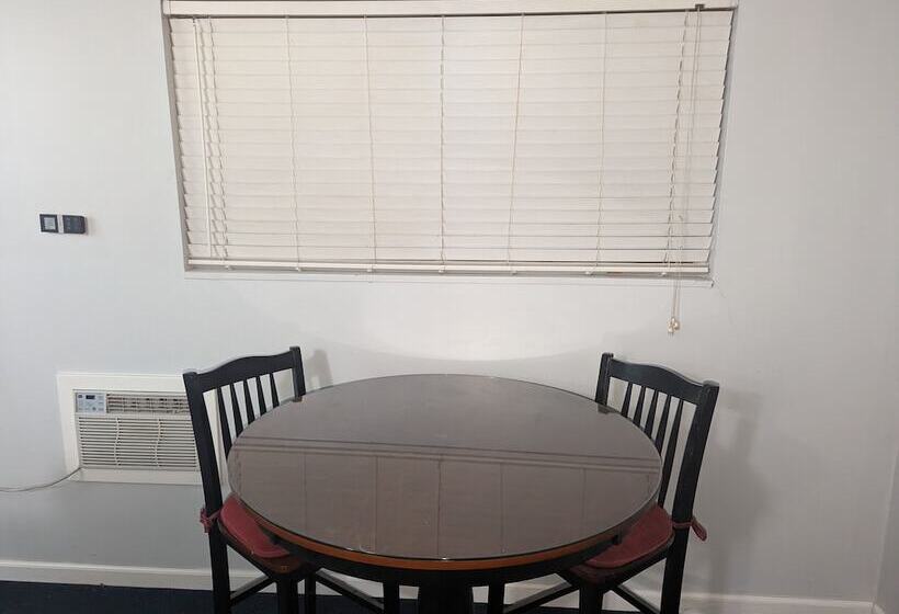 Majestic Rockies Motel