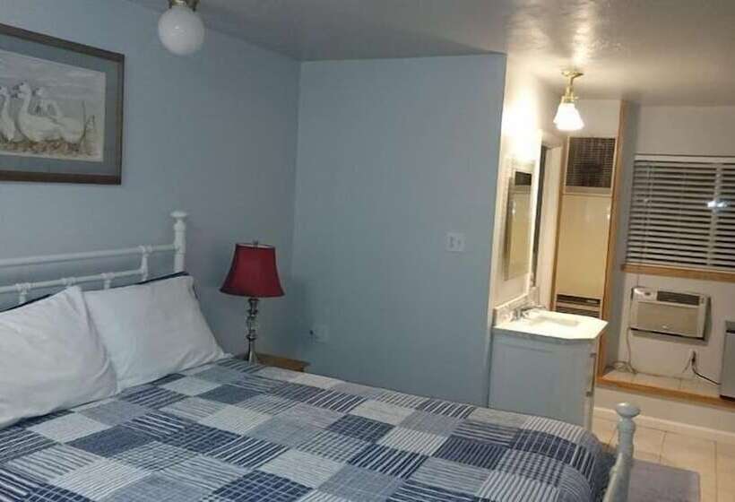 Majestic Rockies Motel