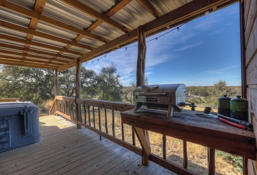 Mesquite Cabin With Hot Tub & Hill Country Views