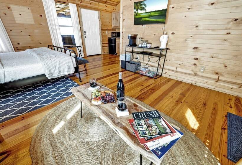 Mesquite Cabin With Hot Tub & Hill Country Views