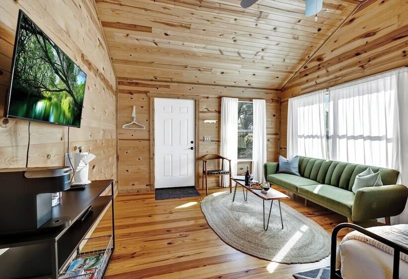 Mesquite Cabin With Hot Tub & Hill Country Views