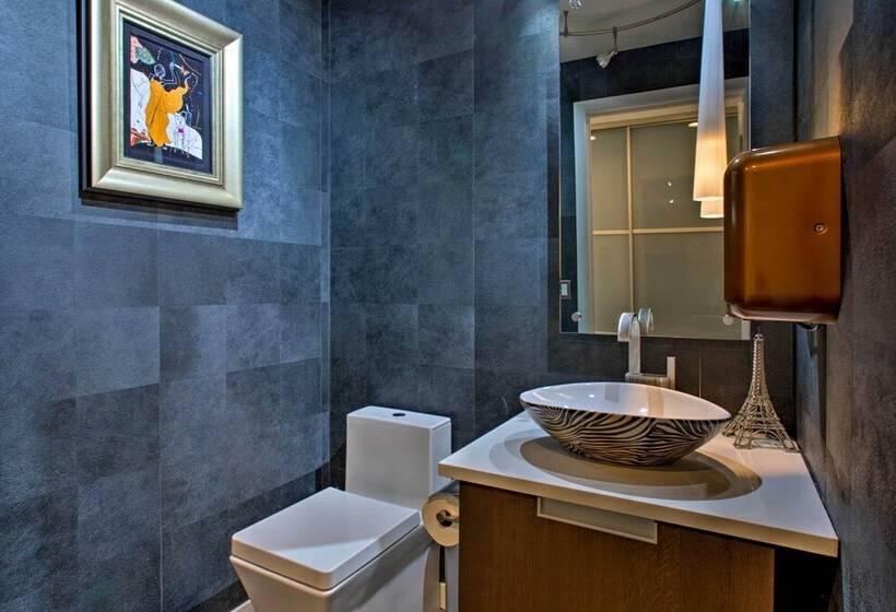 Modern Living In The Mile High City W/ Pano Views!