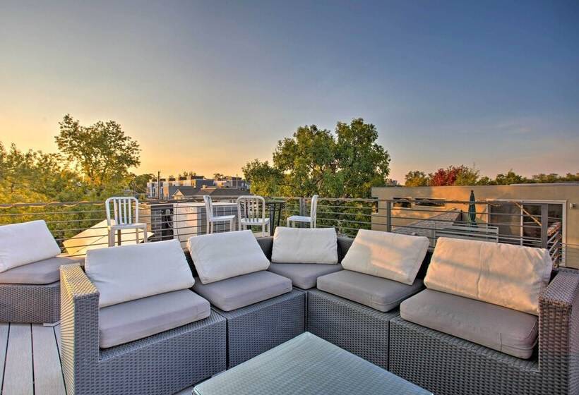 Modern Living In The Mile High City W/ Pano Views!