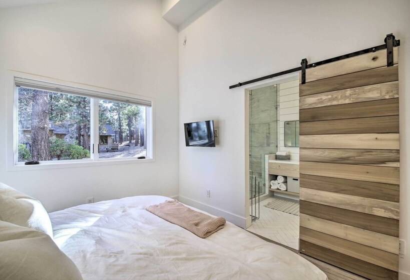 Half Mi To Big Bear Lake: Modern Home W/ Deck