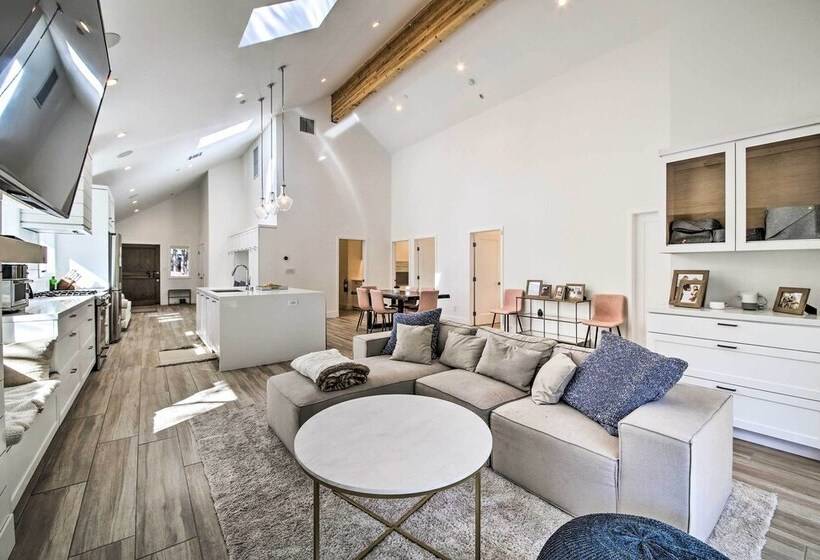 Half Mi To Big Bear Lake: Modern Home W/ Deck