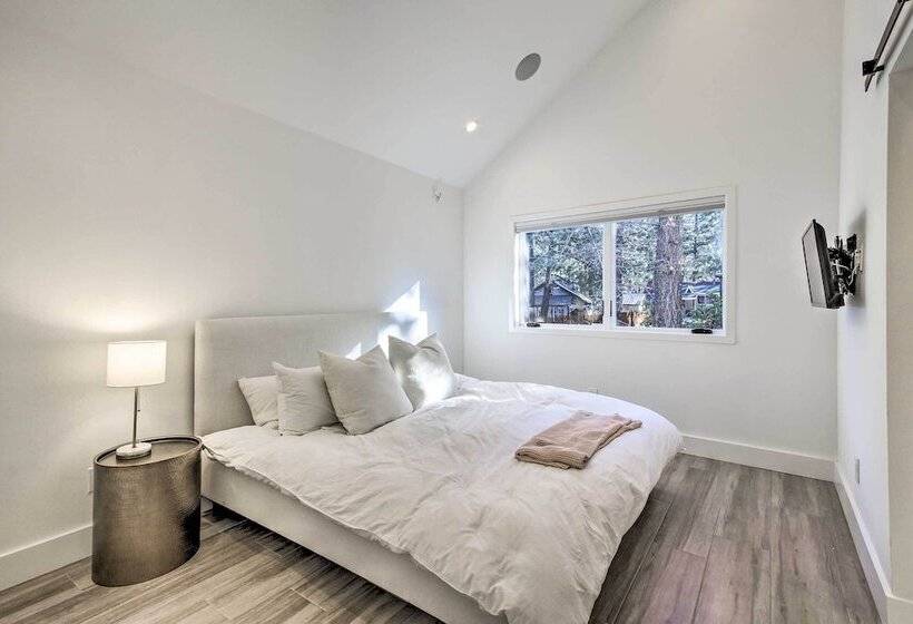 Half Mi To Big Bear Lake: Modern Home W/ Deck