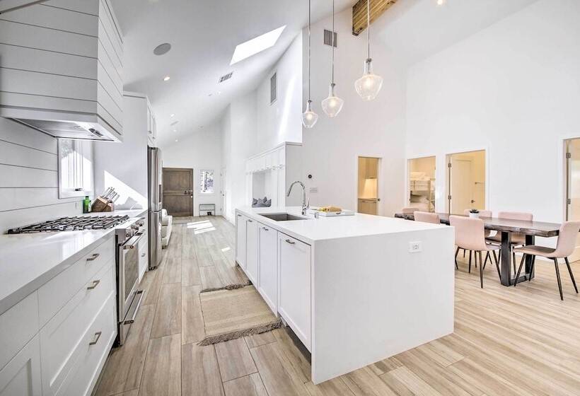 Half Mi To Big Bear Lake: Modern Home W/ Deck