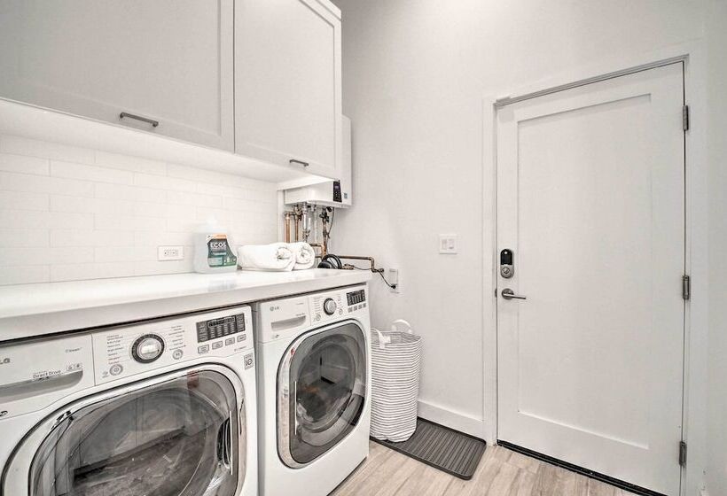 Half Mi To Big Bear Lake: Modern Home W/ Deck