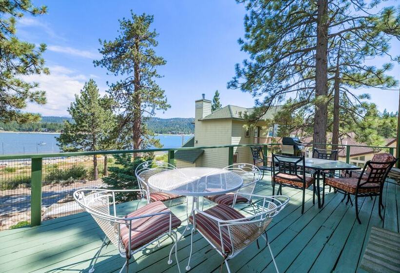 Moonlight Shores Lakefront