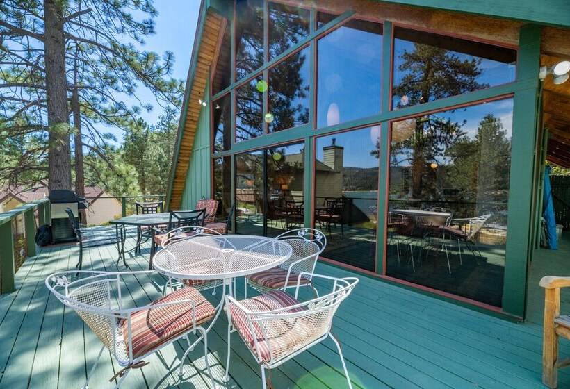 Moonlight Shores Lakefront