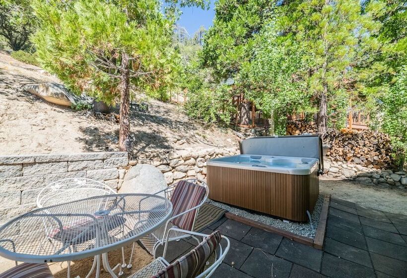 Moonlight Shores Lakefront