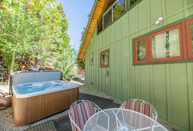 Moonlight Shores Lakefront