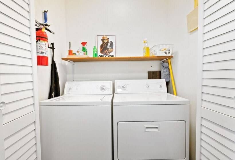 Moonlight Shores Lakefront