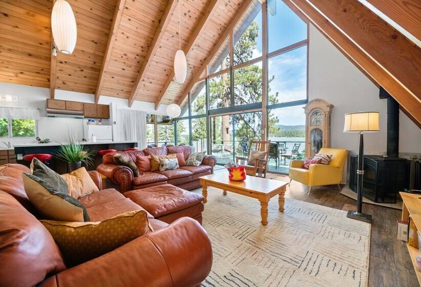 Moonlight Shores Lakefront