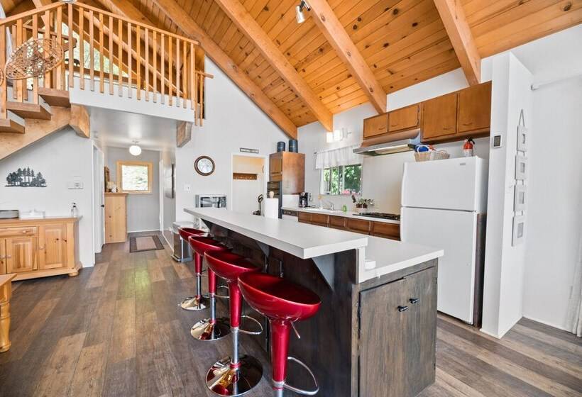 Moonlight Shores Lakefront