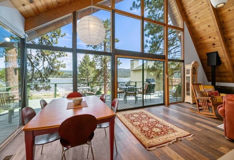 Moonlight Shores Lakefront