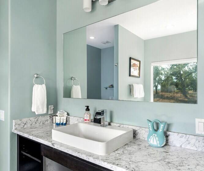 Luxury Cottage With Views Fireplace & Grill!