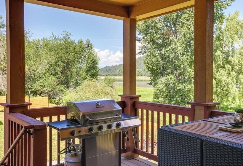 Newport Riverfront Home W/ Deck + Fire Pit!