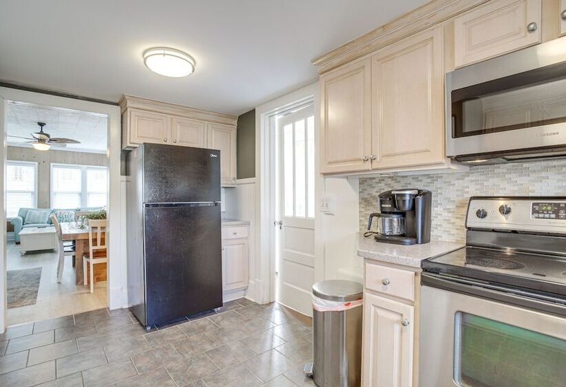 Ocean City Escape W/ Cozy Porch: Walk To Boardwalk