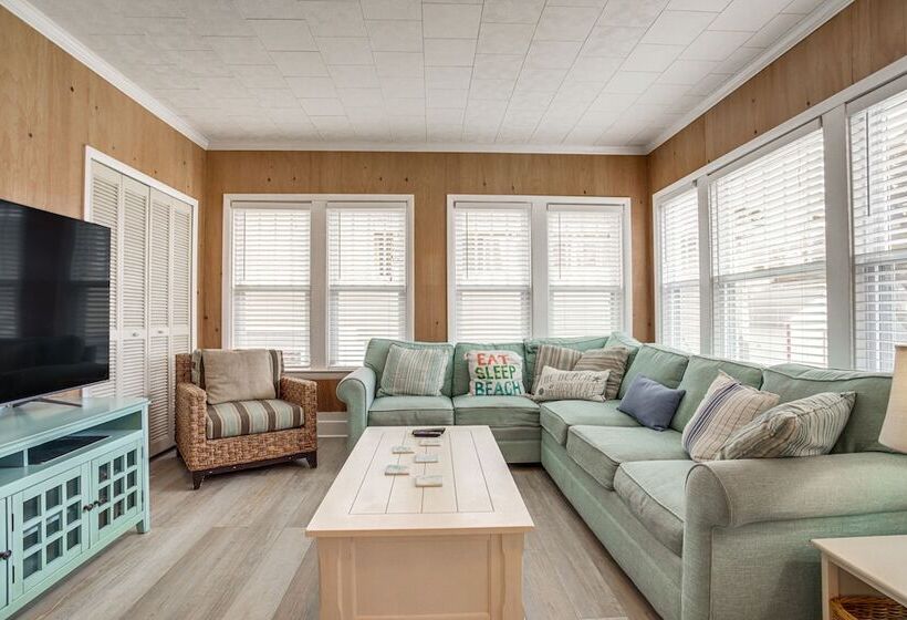 Ocean City Escape W/ Cozy Porch: Walk To Boardwalk