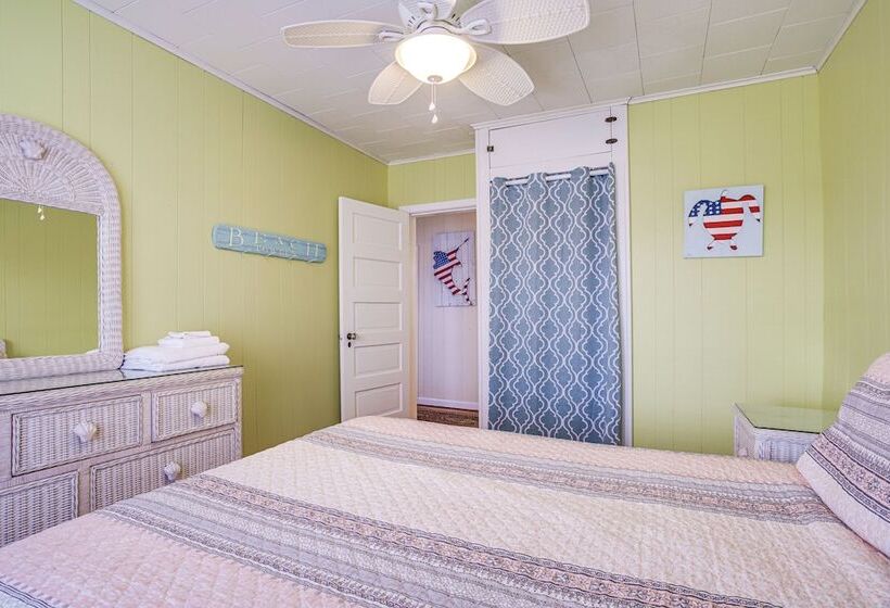 Ocean City Escape W/ Cozy Porch: Walk To Boardwalk