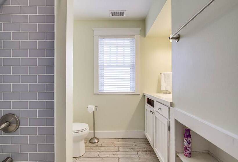 Ocean City Escape W/ Cozy Porch: Walk To Boardwalk