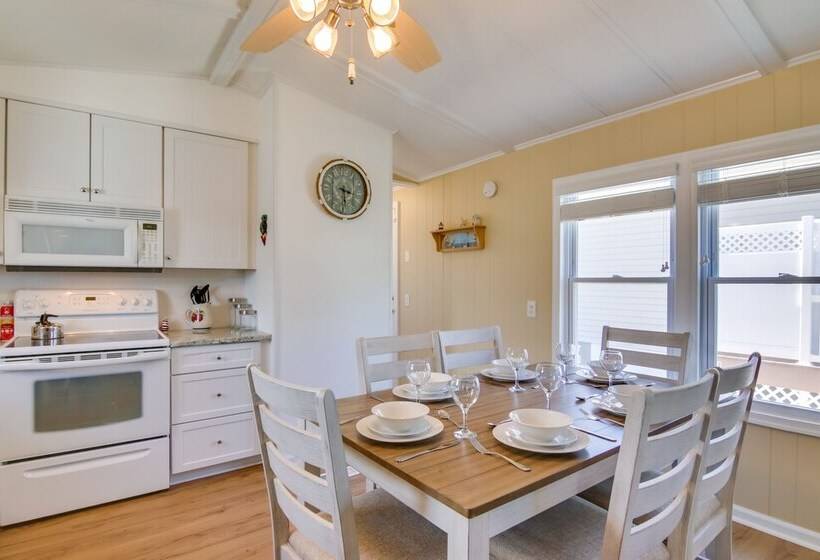 Ocean City Home W/ Pool Access: Near Park & Beach!