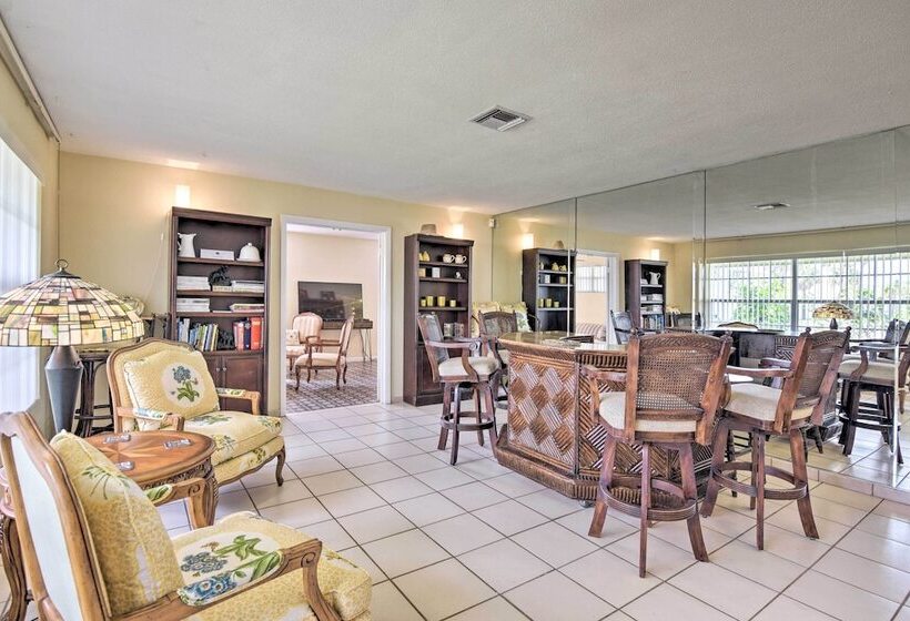 Palm Beach Gardens Apiary Retreat   6 Mi To Beach!