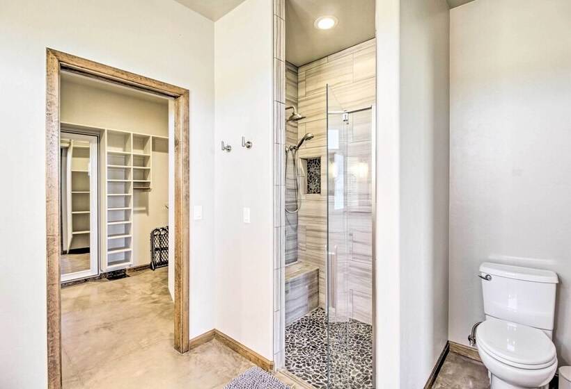 Pastoral Elgin Escape W/ Covered Patio & Grill!