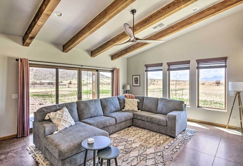 Pastoral Elgin Escape W/ Covered Patio & Grill!