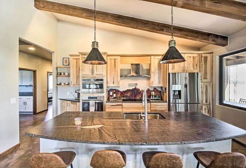 Pastoral Elgin Escape W/ Covered Patio & Grill!