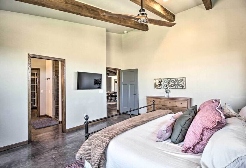 Pastoral Elgin Escape W/ Covered Patio & Grill!