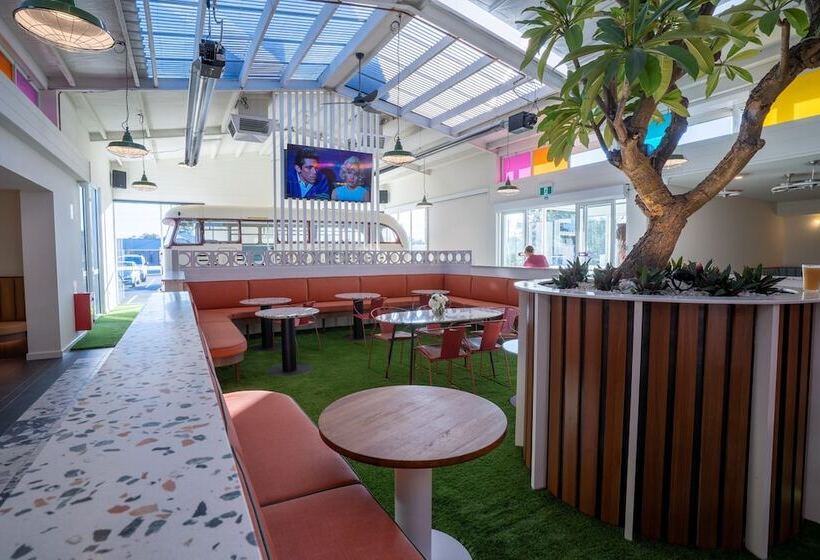 Peninsula Hotel Motel