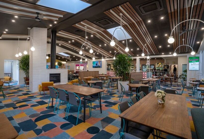 Peninsula Hotel Motel