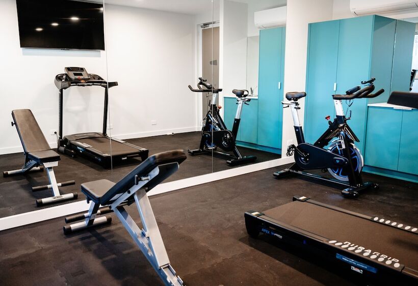 Peninsula Hotel Motel