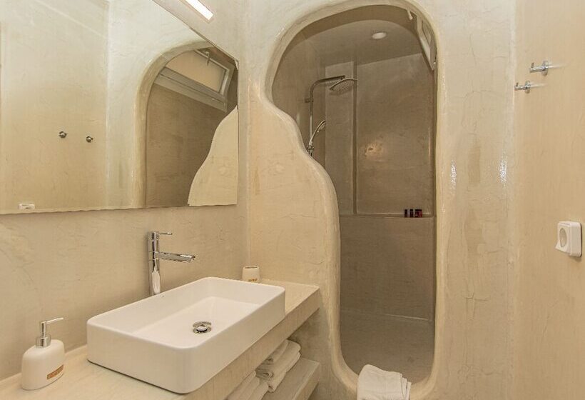 بنسيون Crystal Suites