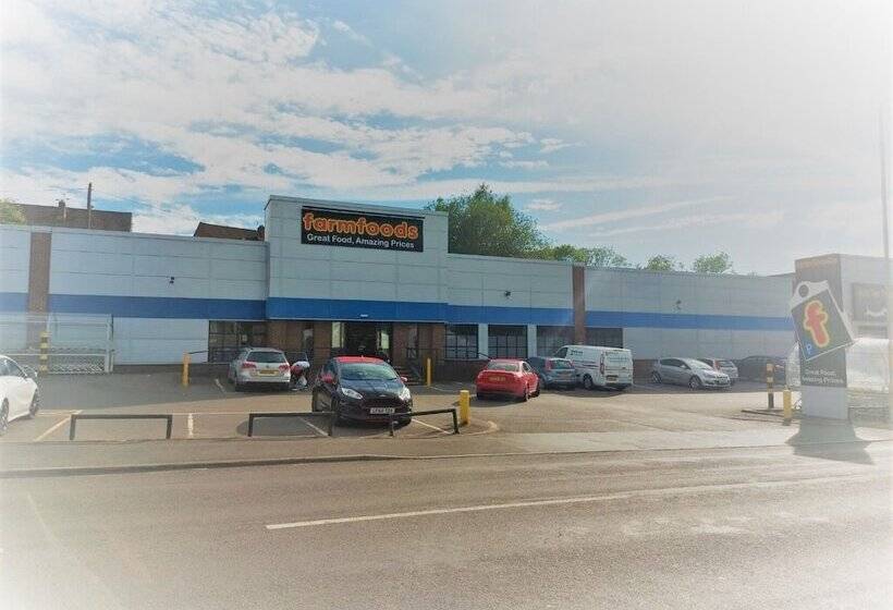 Пансион Room In Guest Room Ensuite Double Room, Full Kitchen, In 3 Bed Home