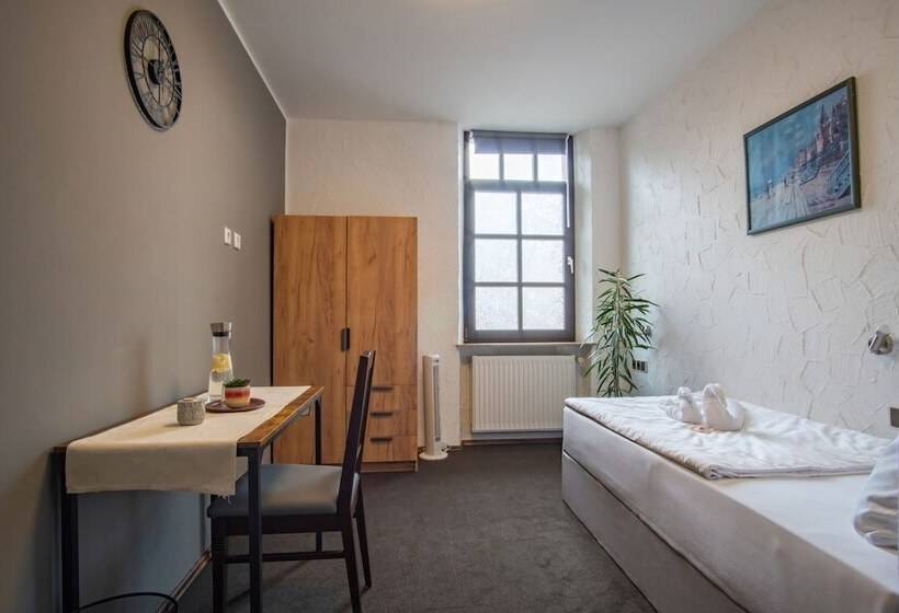 ペンション Family And Friends Hassloch