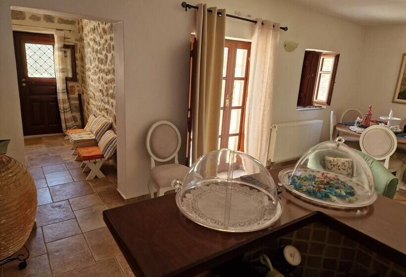 פנסיון Focalion Castle Luxury Suites