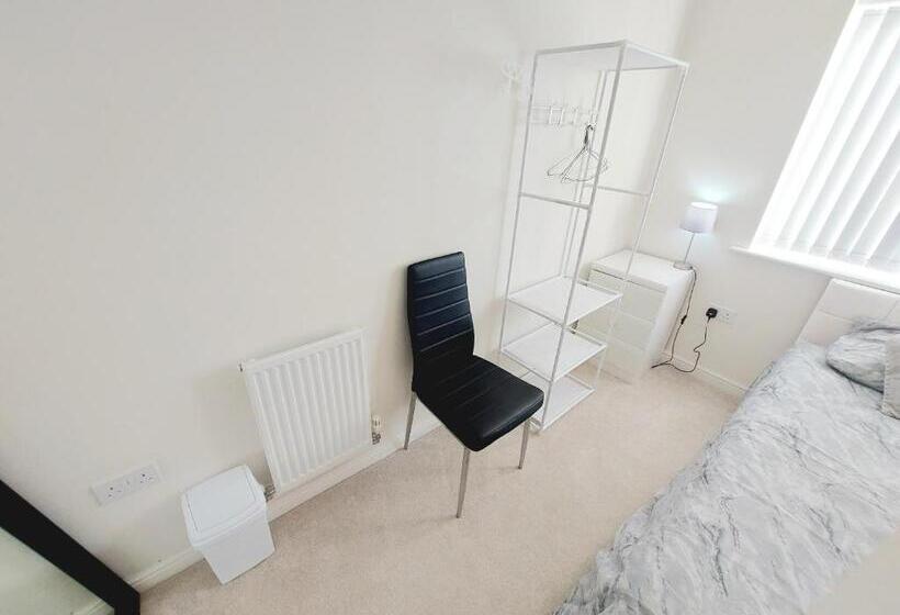 Пансион Room In Guest Room Single Room In 3 Bed Home, Full Kitchen, Shared Bathroom