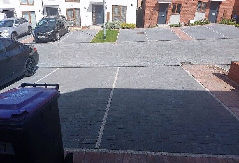 Пансион Room In Guest Room Single Room In 3 Bed Home, Full Kitchen, Shared Bathroom