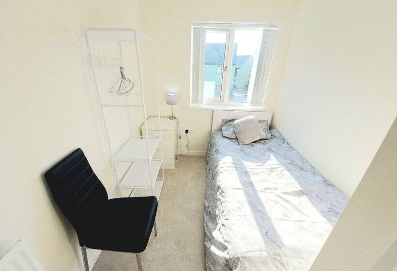 Пансион Room In Guest Room Single Room In 3 Bed Home, Full Kitchen, Shared Bathroom