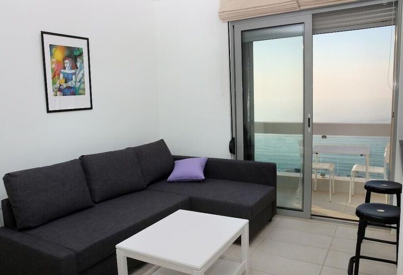 פנסיון Vivian Art Apartments