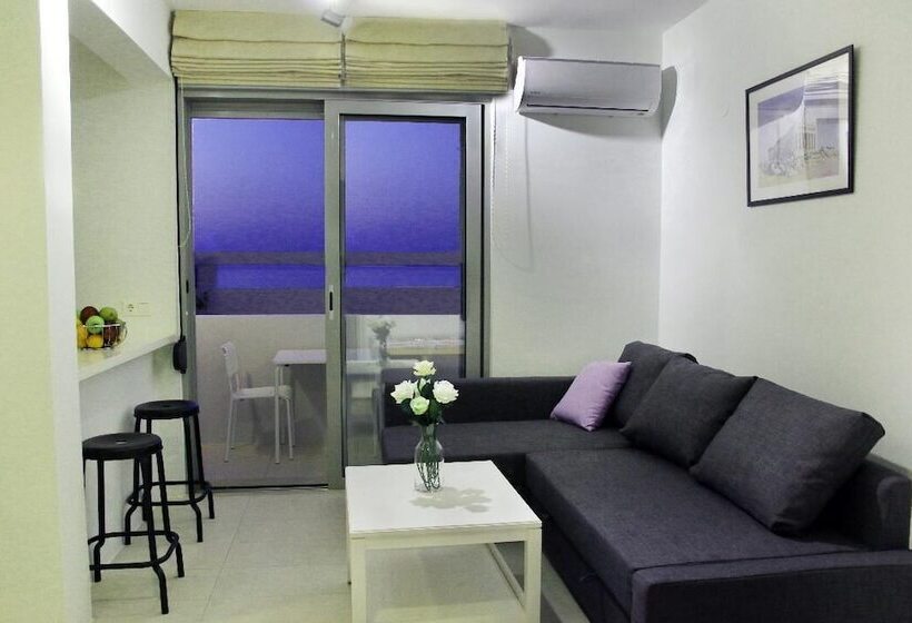 פנסיון Vivian Art Apartments