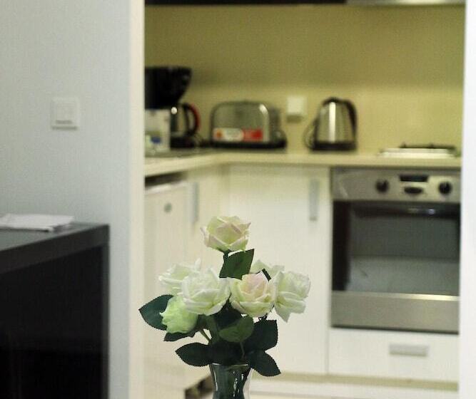 פנסיון Vivian Art Apartments