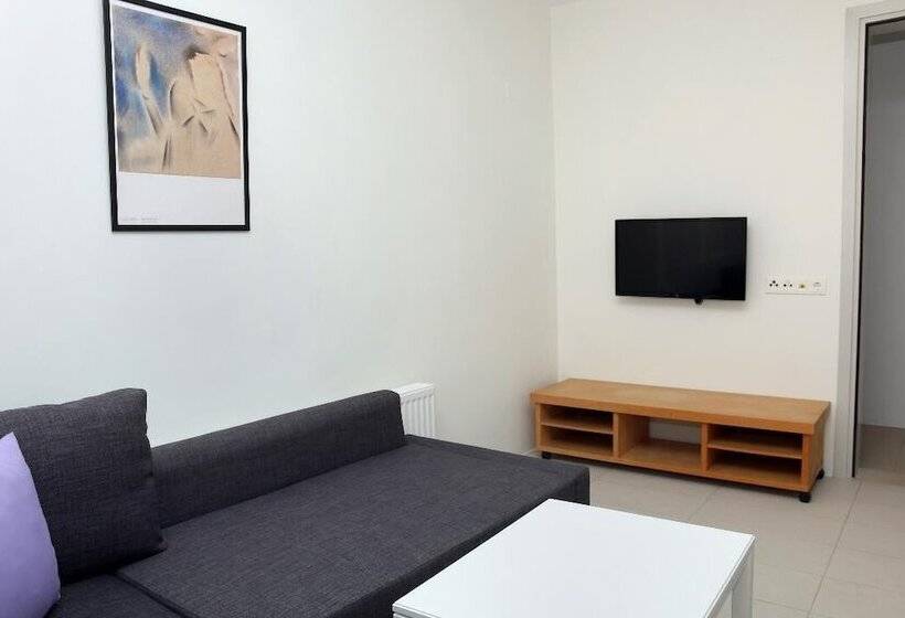 פנסיון Vivian Art Apartments