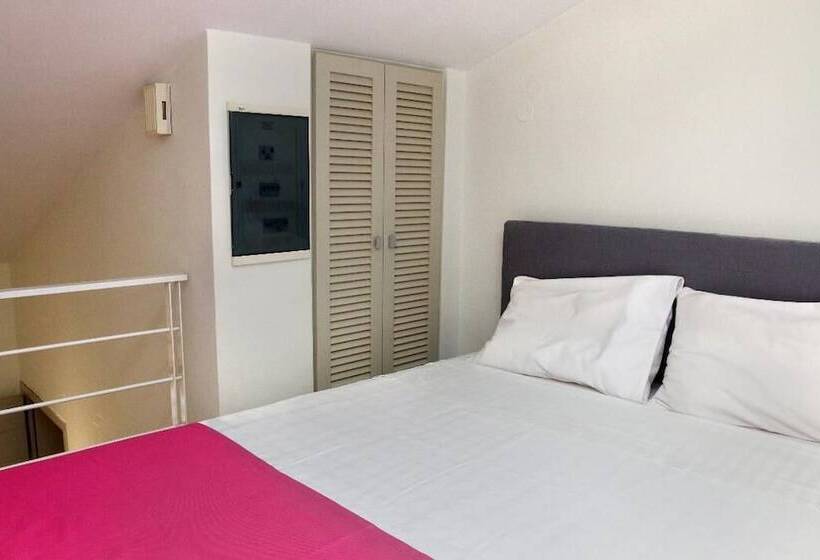 פנסיון Vivian Art Apartments