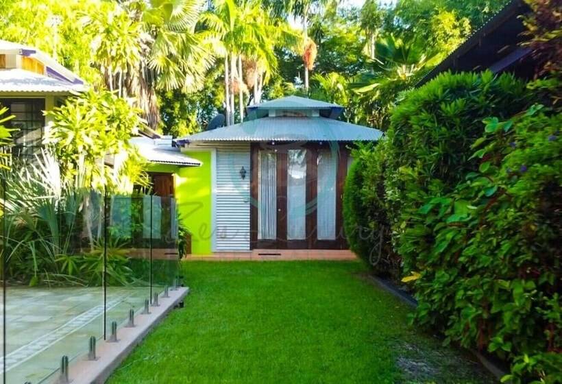 بنسيون Zenhouse Nightcliff   6br Tropical Oasis