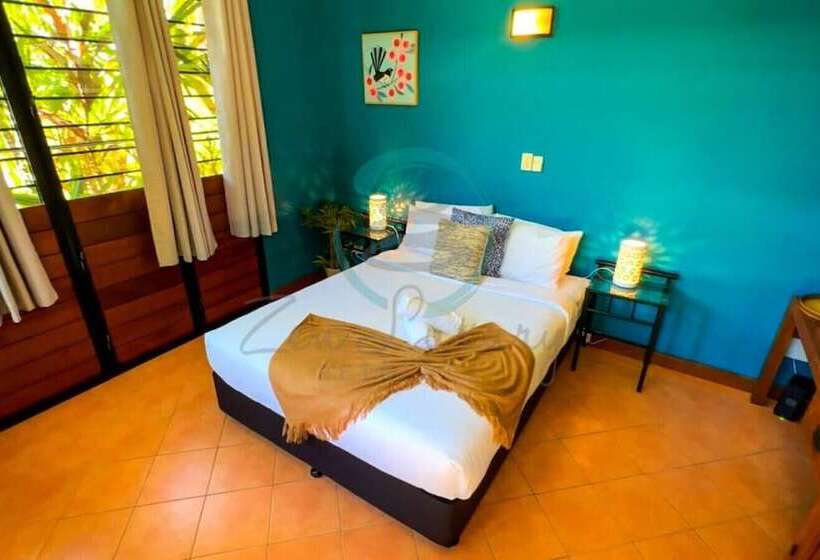 بنسيون Zenhouse Nightcliff   6br Tropical Oasis